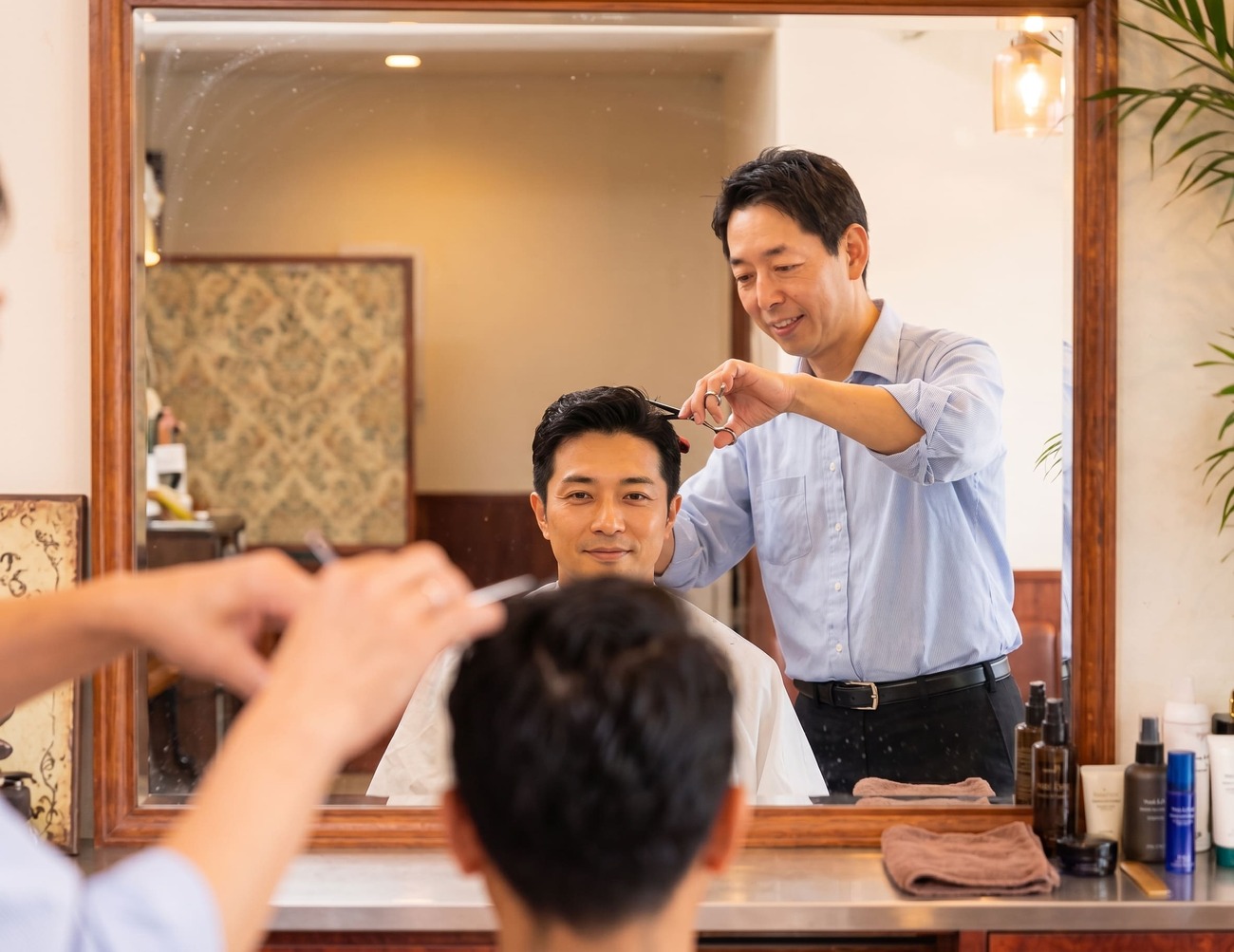 理容室での顔剃り。